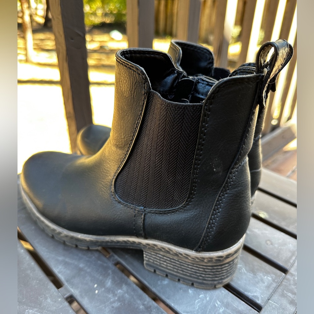 Maurice’s black booties